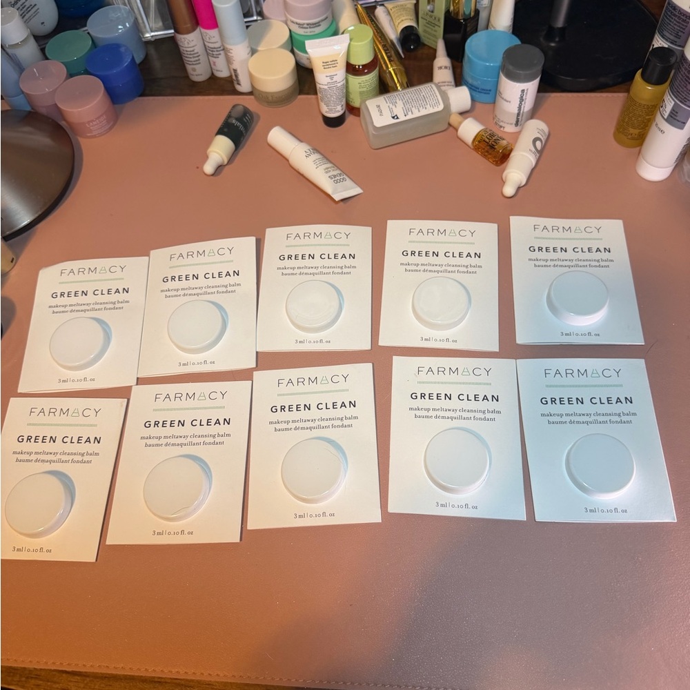 Deluxe/High End Brands: 114 Item Beauty/Skin/Hair Sample Assortment - Picture 13 of 13